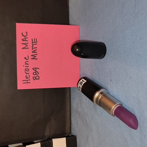 MAC Heroine Matte B84 Lipstick 💄 Tested - Discontinued Color - Picture 5 of 5